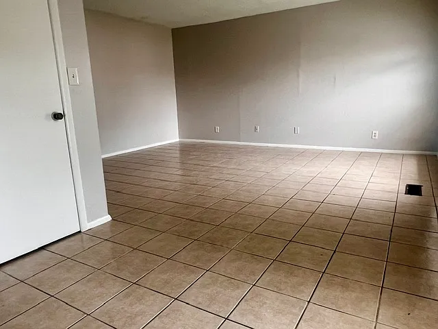 6321 S Owasso Pl — Photo 2