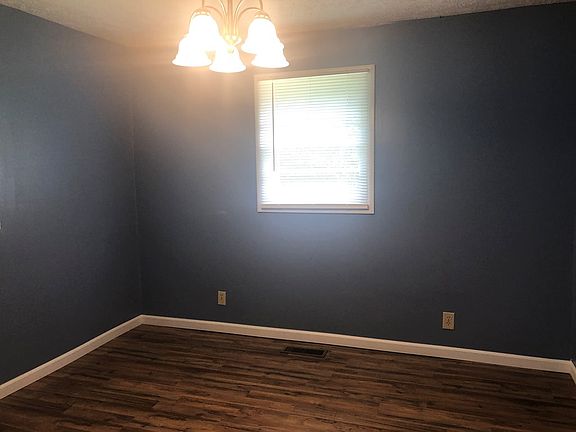 4th image of 15 Deerfield Ln