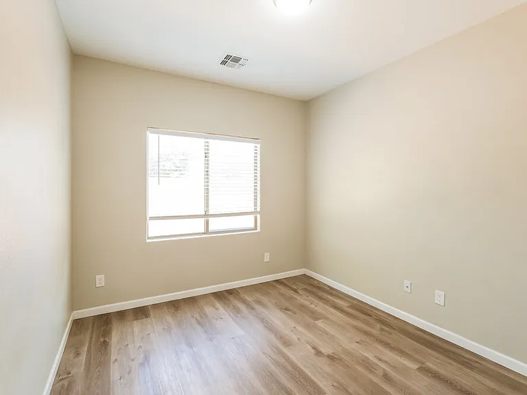 105 N 108th Dr — Photo 14