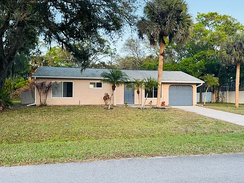 1035 Nevada Dr NE Photo 1