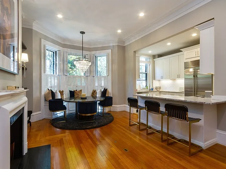 27 Hereford St — Photo 11