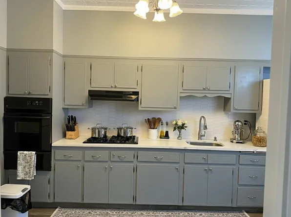 920 18th Street image 2 of 16