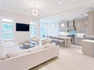 140 S Magee St FL 2ND, Southampton, NY 11968
