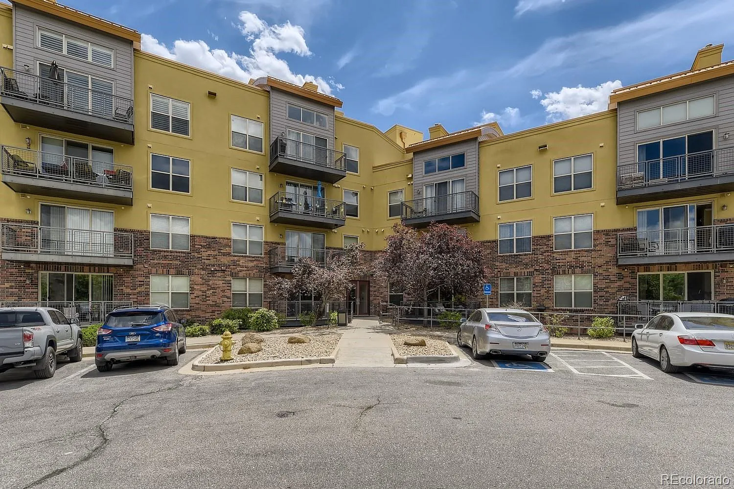 2 bed, 2.0 bath, 1172 sqft, $2,100 — Photo 1