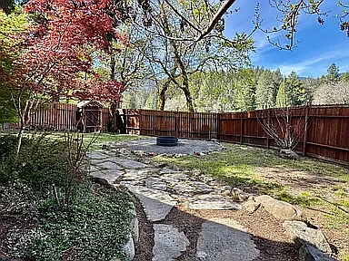 600 Fairway Dr — Photo 2
