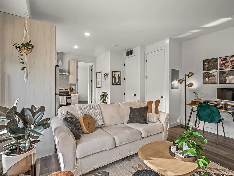 Olive Apartments — Photo 12