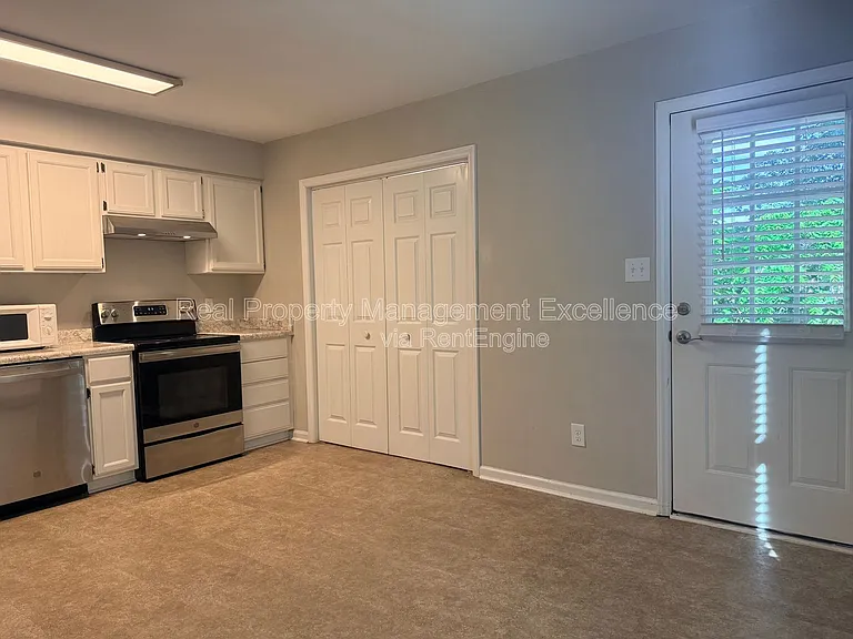 2922 Glenridge Dr #A — Photo 7