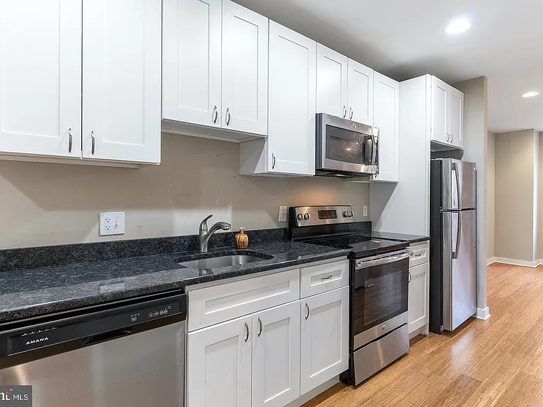 616 S 4th St #GROUND REAR — Photo 1