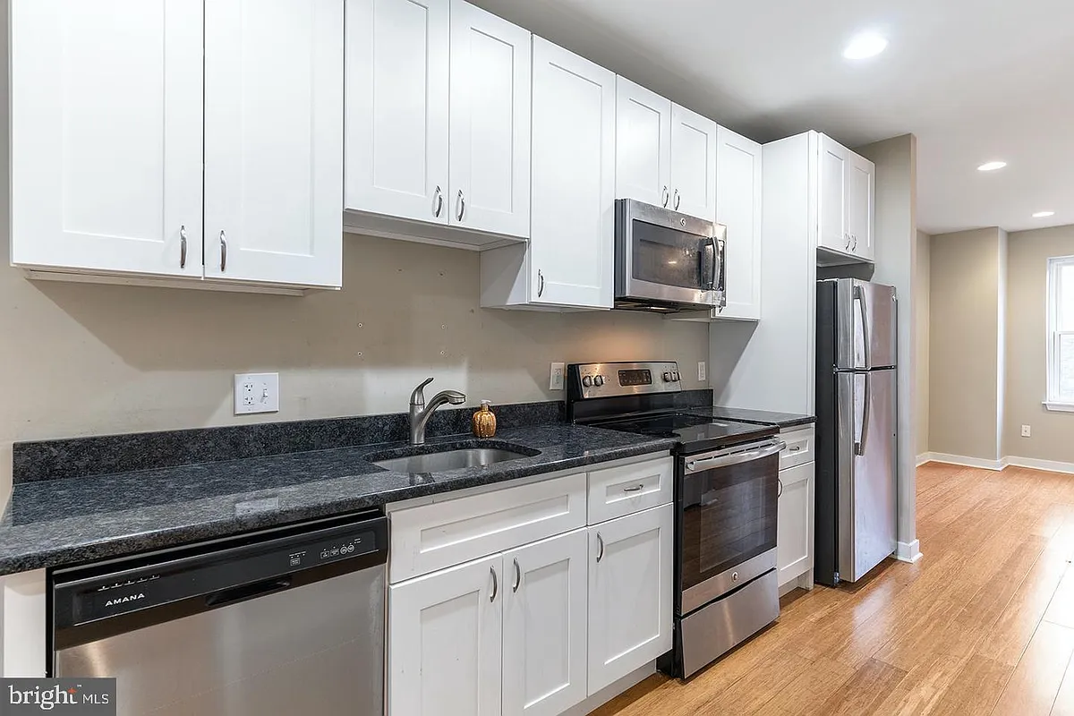 Building Photo - 616 S 4th St #2F