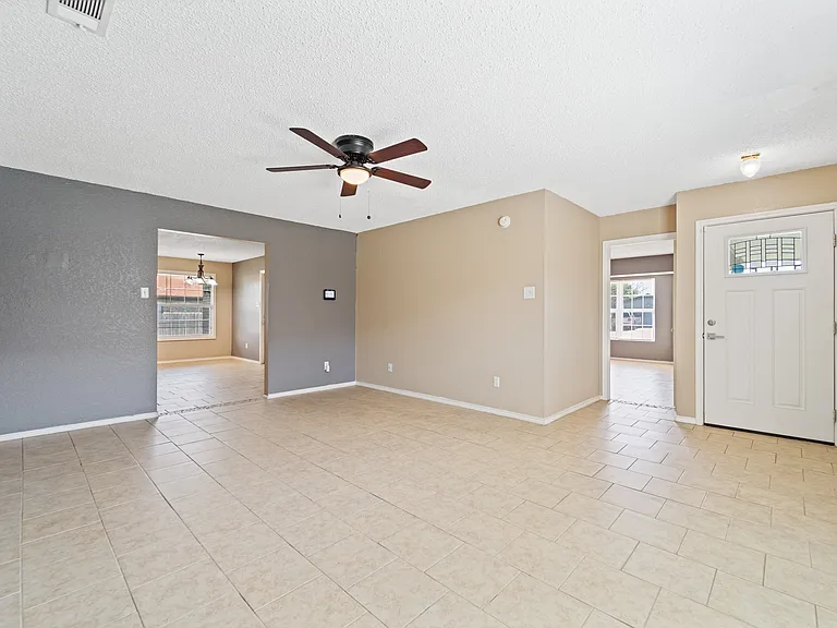 303 Carly Dr — Photo 6