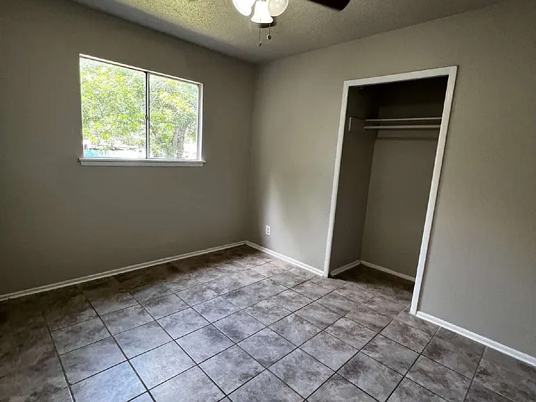 2306 Fairhill St — Photo 4