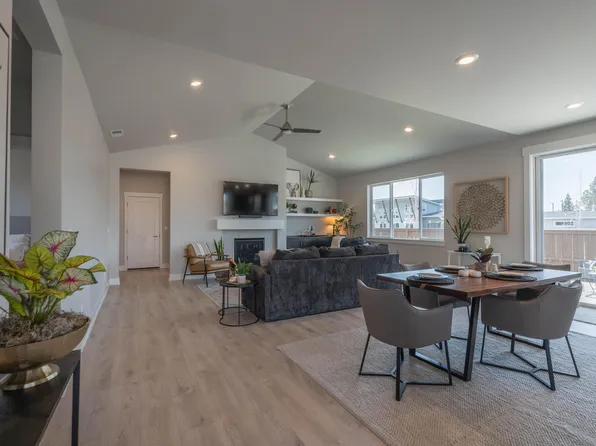 20867 SE Delta Dr, Bend, OR 97702