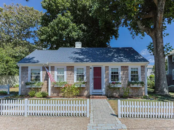10 Harbor View Road, Harwich Port, MA 02646
