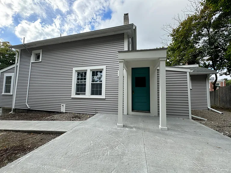 904 Main St — Photo 11