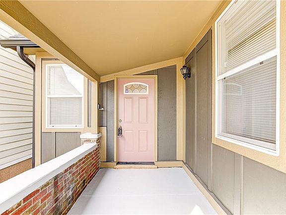 3rd image of 1822 N Cornell Ave