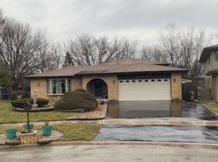 14335 Maple Ln, Midlothian, IL 60445