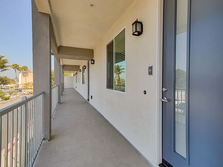 1525 G Ave — Photo 4