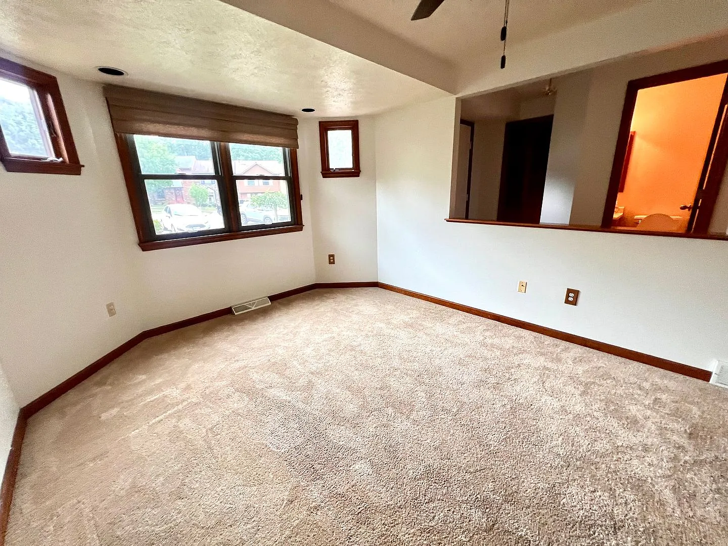 Canterbury Commons - 3 Bedroom 2.5 Bathroom - Spacious Townhome — Photo 4
