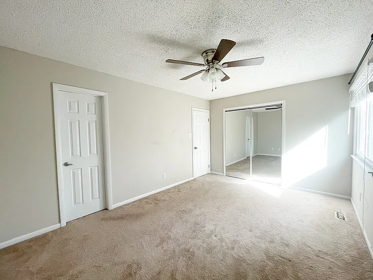 916 Appleby Ct — Photo 22