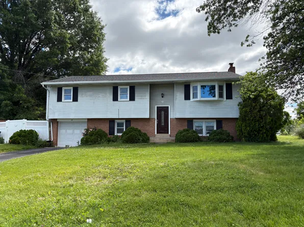 479 Sue Dr, Hummelstown, PA 17036