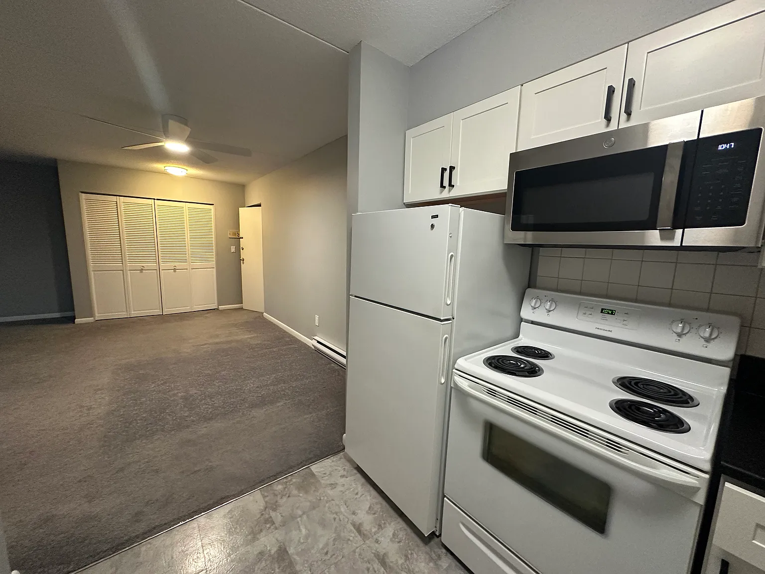 1 bed, 743 sqft, $1,950 — Photo 3