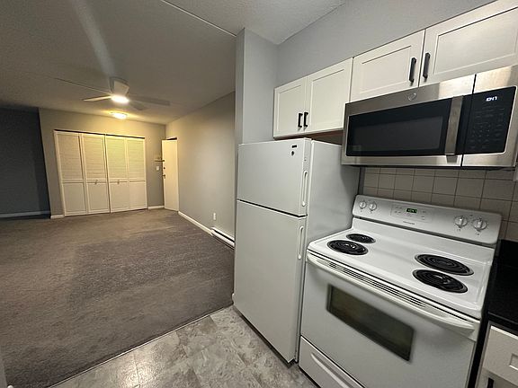 3rd image of 49 Windsor Dr APT 108