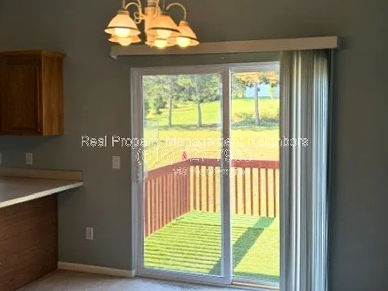 1636 Northbend Dr NE — Photo 8