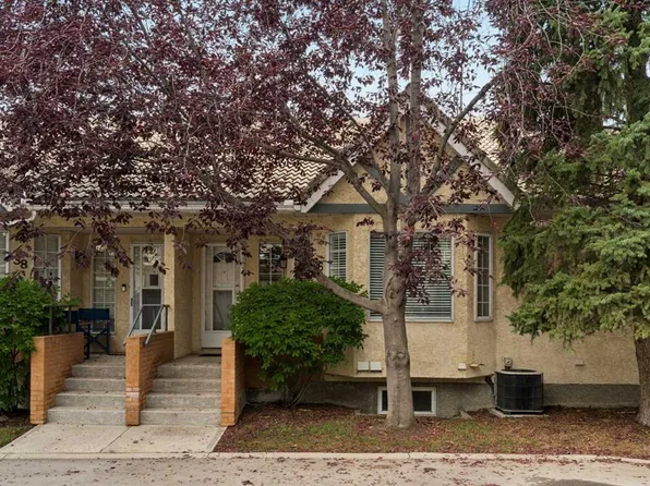 36 SE Richelieu Ct SW, Calgary, AB T3E 7E9