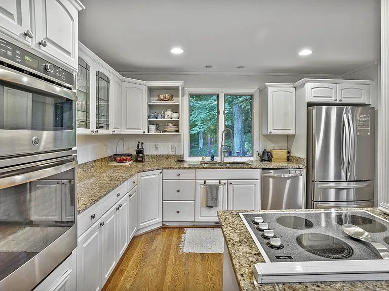 7030 Willowick Dr — Photo 4