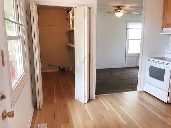 5th image of 399 Cedarwood Ct