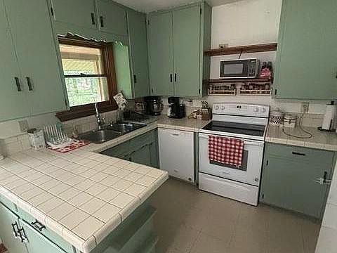 3rd image of 114 Oak Lane Dr