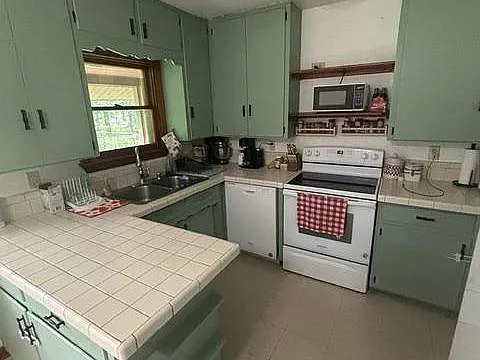 114 Oak Lane Dr — Photo 3
