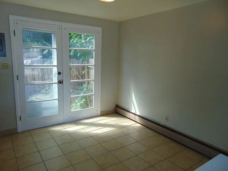 2420 Clearview Ave #4 — Photo 6