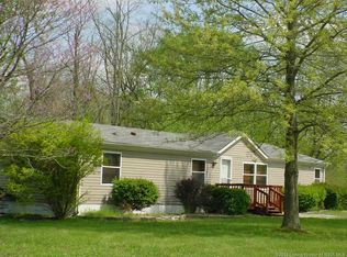 826 Gilbert Rd, Marysville, IN 47141