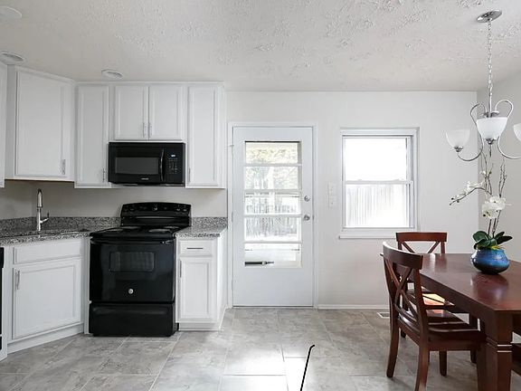 4th image of 2848 Coleen Ct