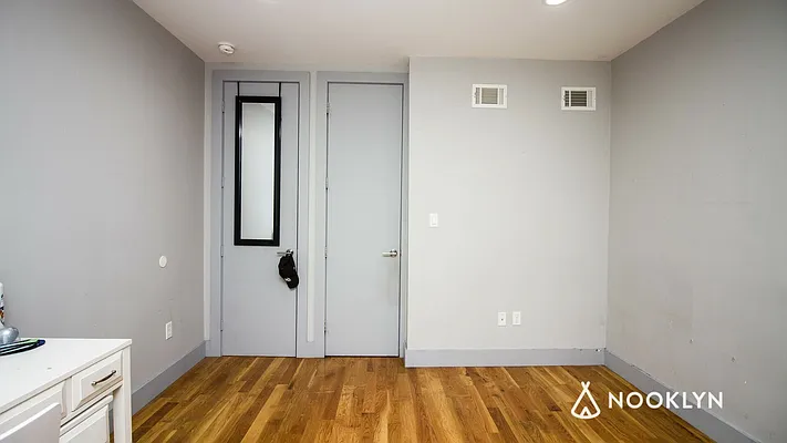 Rented by Nooklyn NYC LLC | media 4