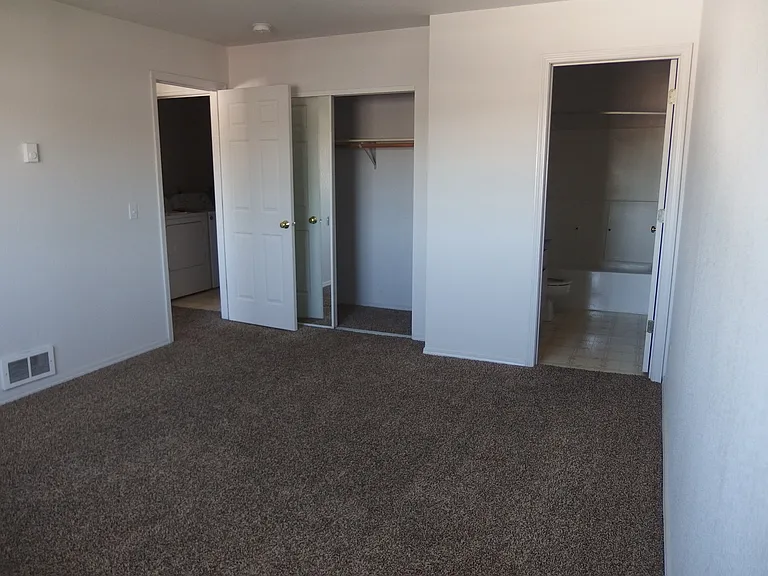 1443 Northwood Dr — Photo 4