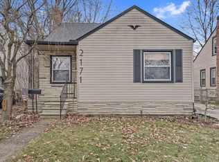 2171 E Eight Mile Rd, Grosse Pointe Woods, MI 48236