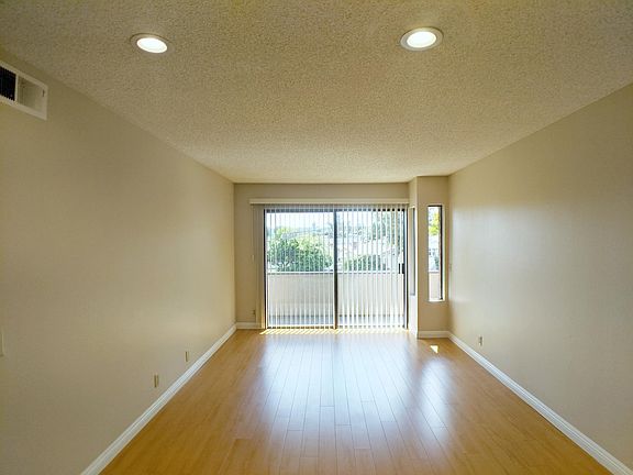3rd image of 2345 Merton Ave APT 101