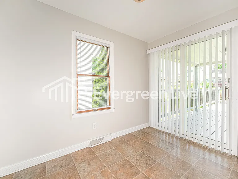 816 Short St — Photo 5