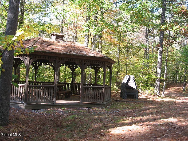 4th image of 386 Beaver Pond Road