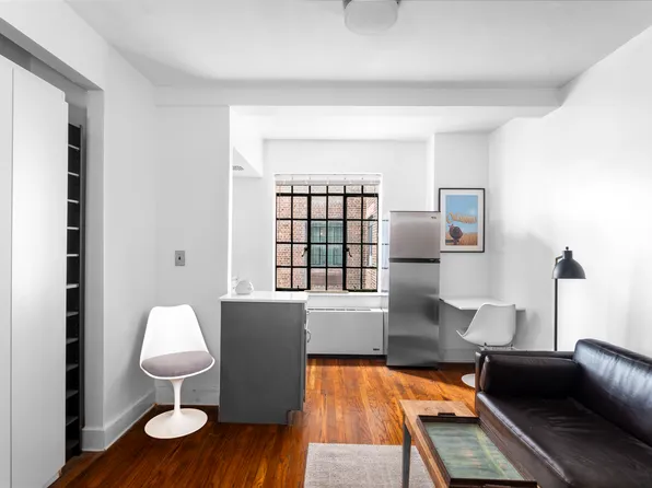 25 Tudor City Place image 3 of 10