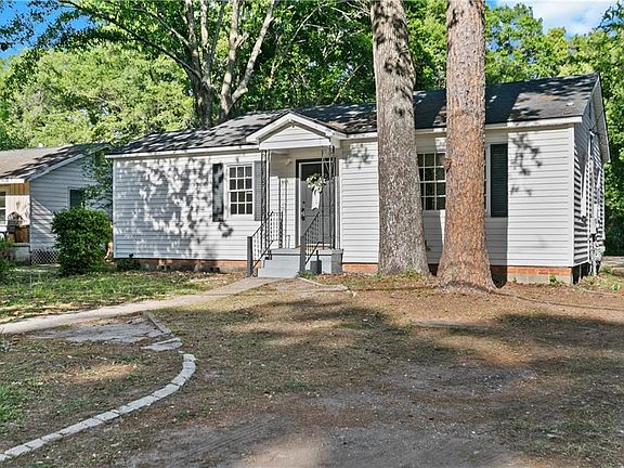 3rd image of 953 Cloverdale Dr