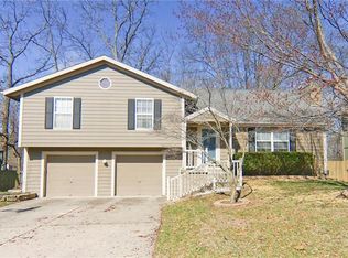 1112 NE Birchwood Dr, Lees Summit, MO 64086