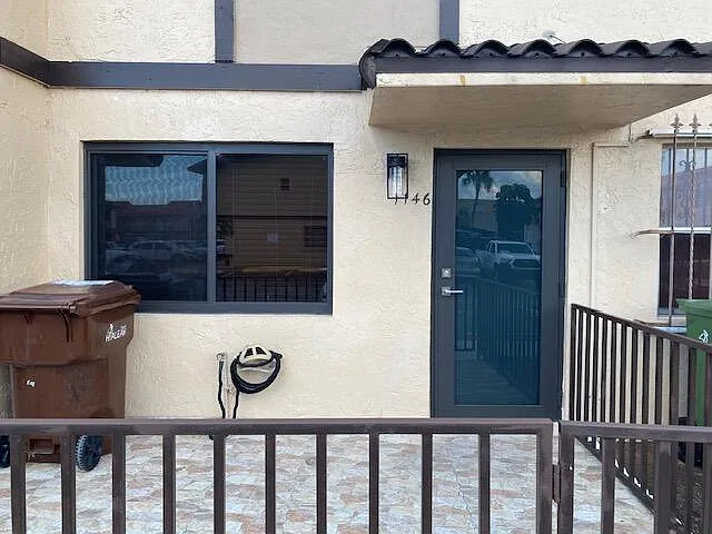 2 bed, 1.5 bath, 818 sqft, $2,450 — Photo 2