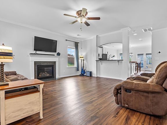 4th image of 837 Oxbury Ln