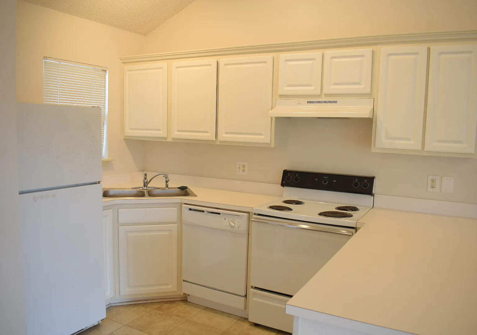2 bed, 1200 sqft, $1,595 — Photo 4