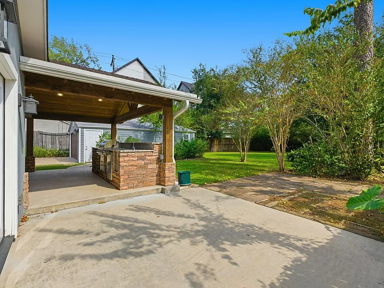 1320 Woodvine Dr — Photo 32