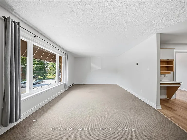 124 Victoria St W #A — Photo 10