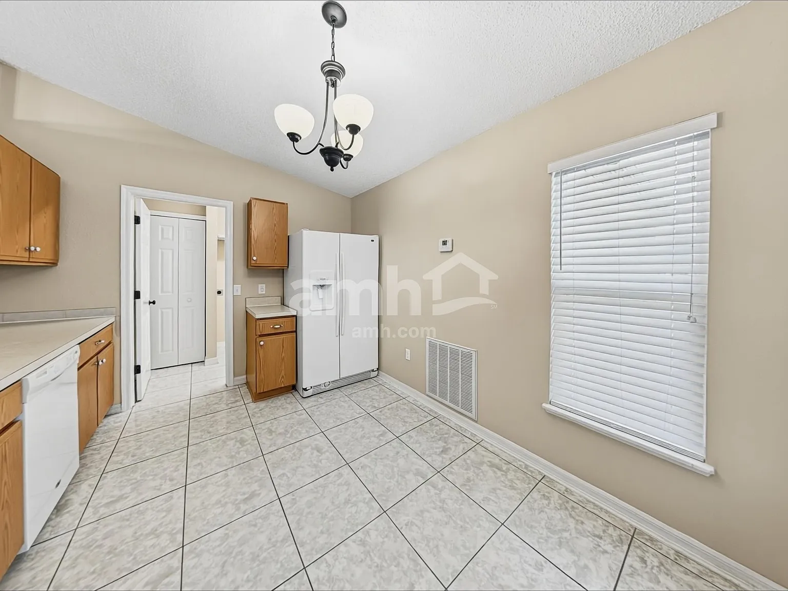 3 bed, 2.0 bath, 1268 sqft, $2,315 — Photo 4